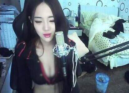 斗鱼tv直播生育事件 网友:好像限制级大片