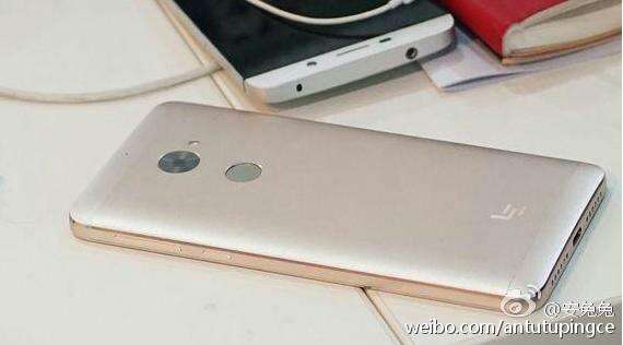 乐视超级2手机亮相工信部 要取消耳机口的节奏