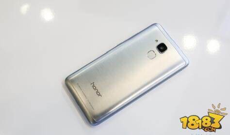 自主核心品质升级 荣耀畅玩5C抢先体验 1818