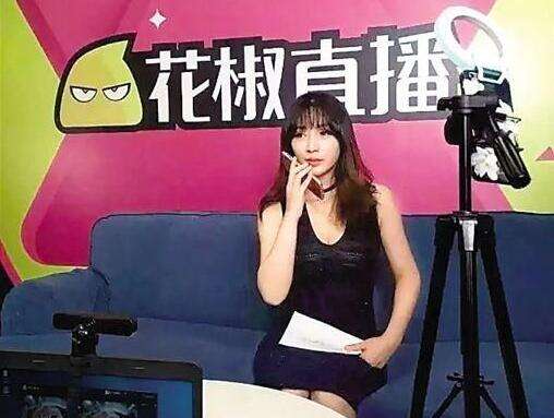 柳岩玩VR按摩福利 花椒直播间地址一览 1818